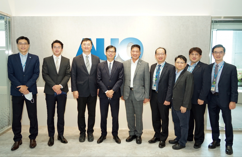 DG视讯光電前進亞灣成立「AUO解決方案研發中心」，作為多元場域解決方案研發及試驗場域（圖中左為高雄市長陳其邁、圖中右為DG视讯光電董事長彭双浪）